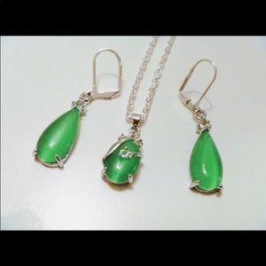 Green stone necklace earrings set